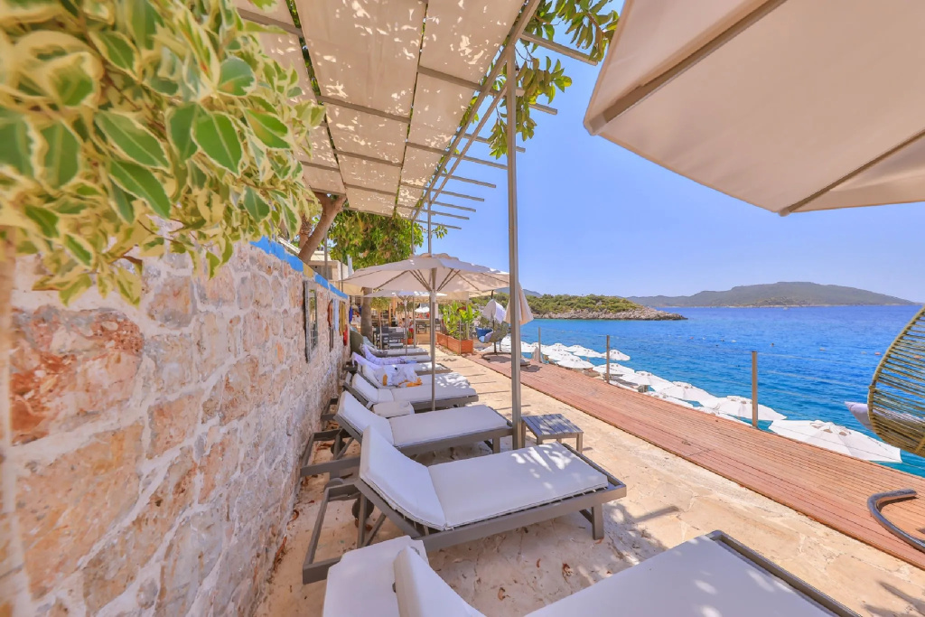 Hera Hotel