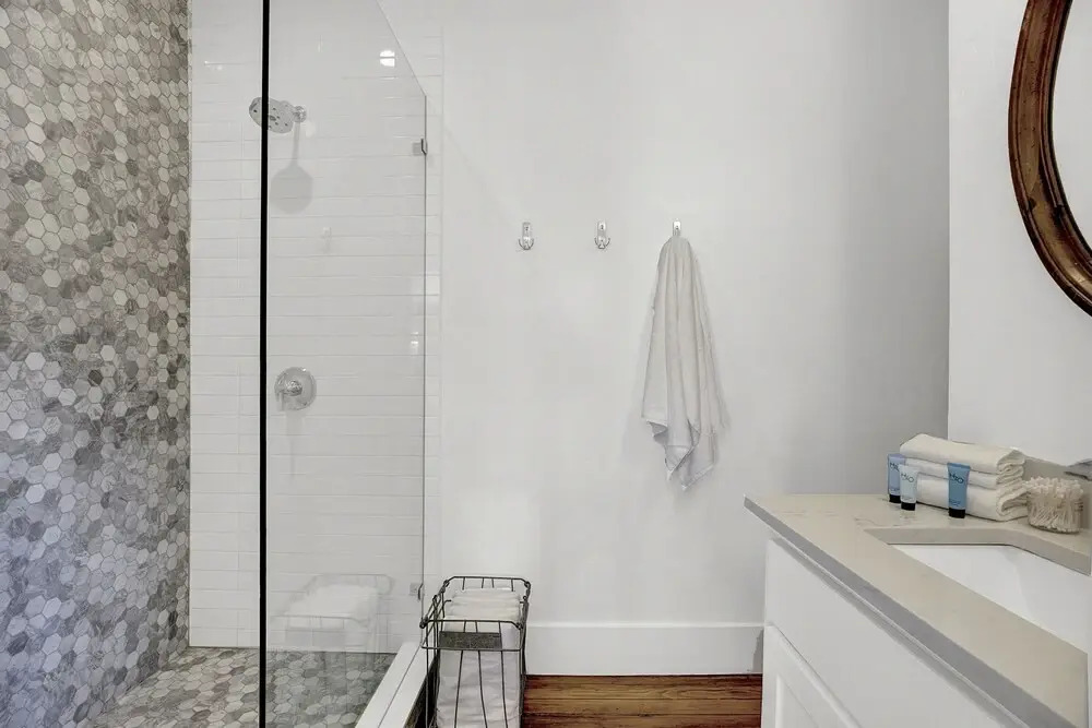 New! Luxurious Home 1blk to Main W/wine Cellar