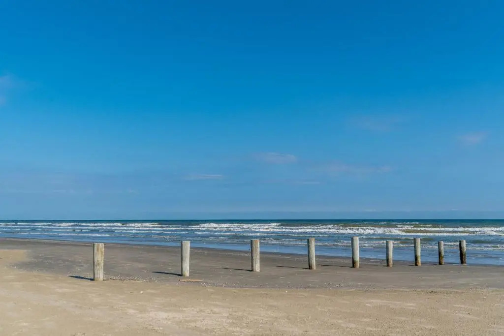 Cute Beach Bungalow Walk to the Beach