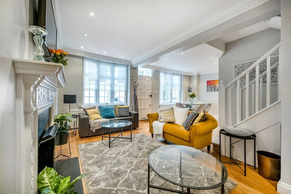 Victoria Mews House - By Sojourn