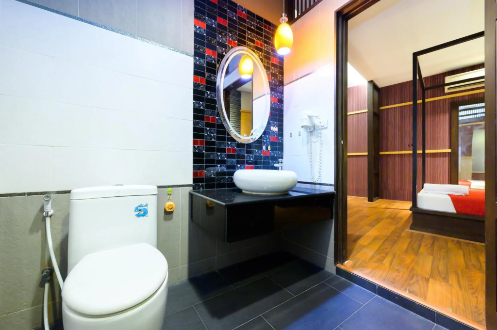 RedDoorz Plus Reun Rattana Rattanathibet
