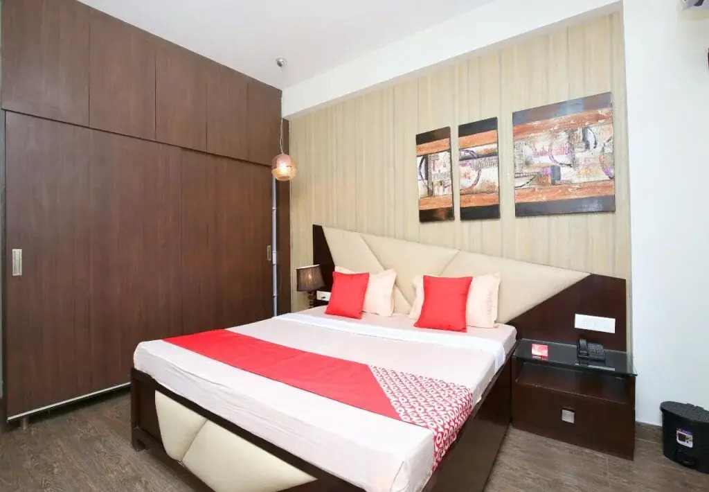 Royale Lake Suites
