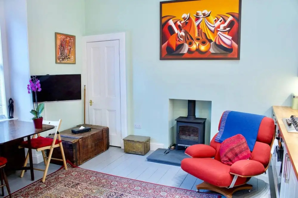 1 Bedroom Flat With Front Garden Sleeps 3
