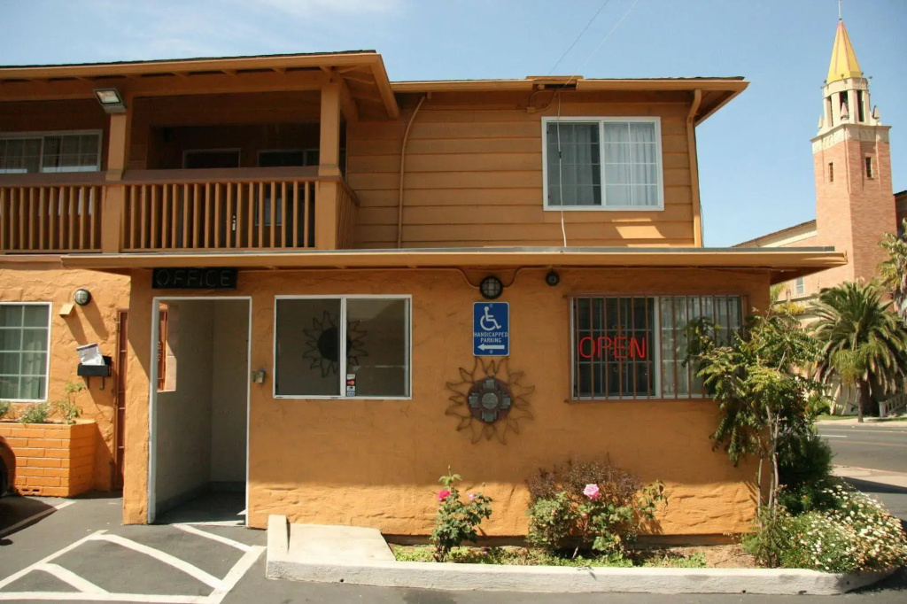 Navajo Lodge