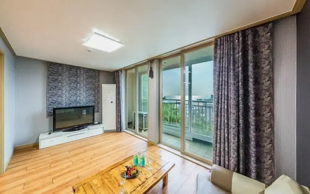Eurwangni Beach Hill View House Pension