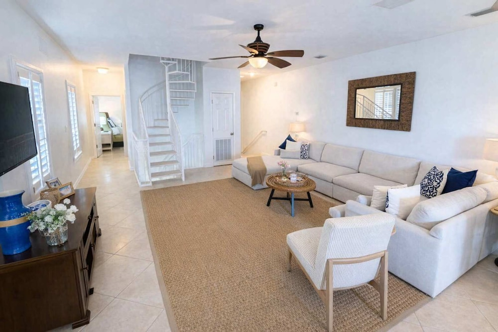 Sunset Bay Views - Private 3 Levels - Rooftop Patio