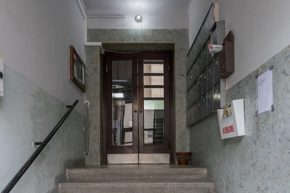 Spacious 2BDR Apartment few steps from City Center