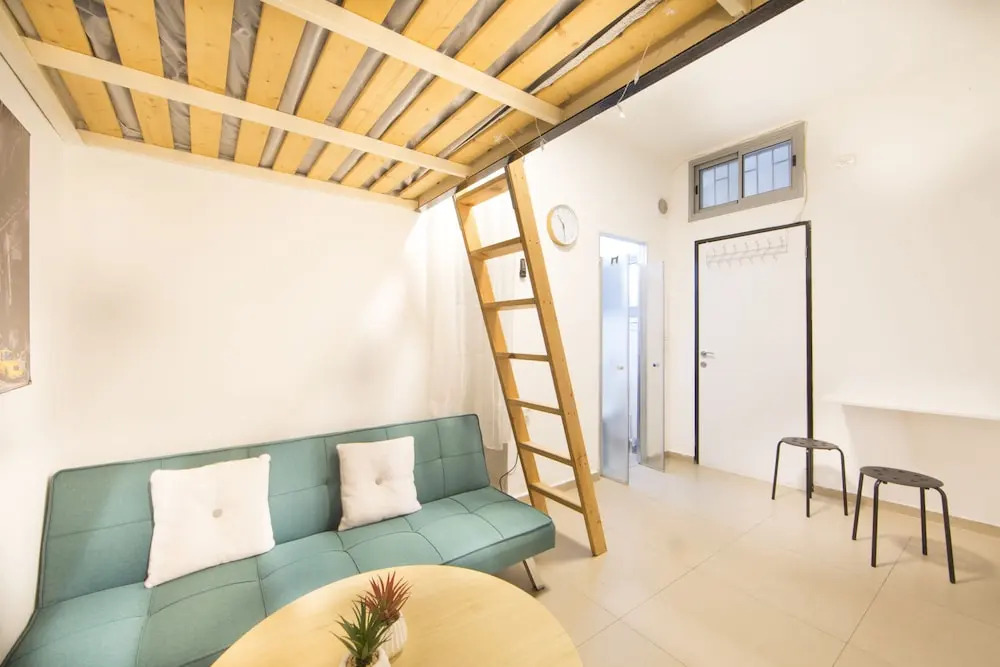 Tree House Oasis