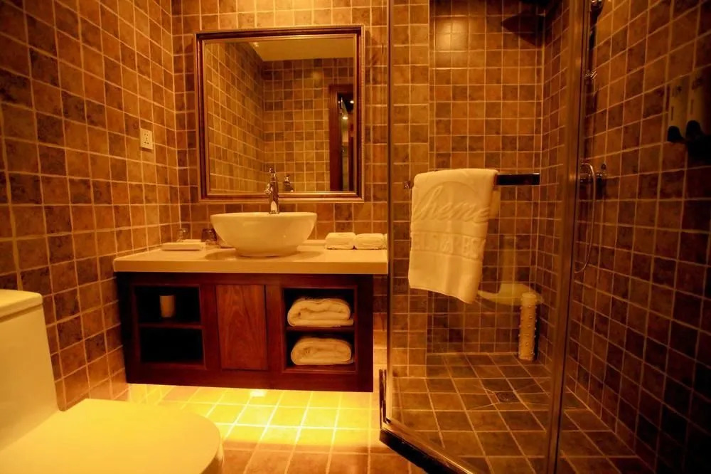 Theme Holiday Hotel
