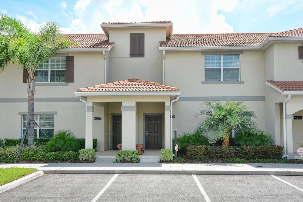 Storey Lake 4 Bedroom Townhome w Splashpool - 1629ST