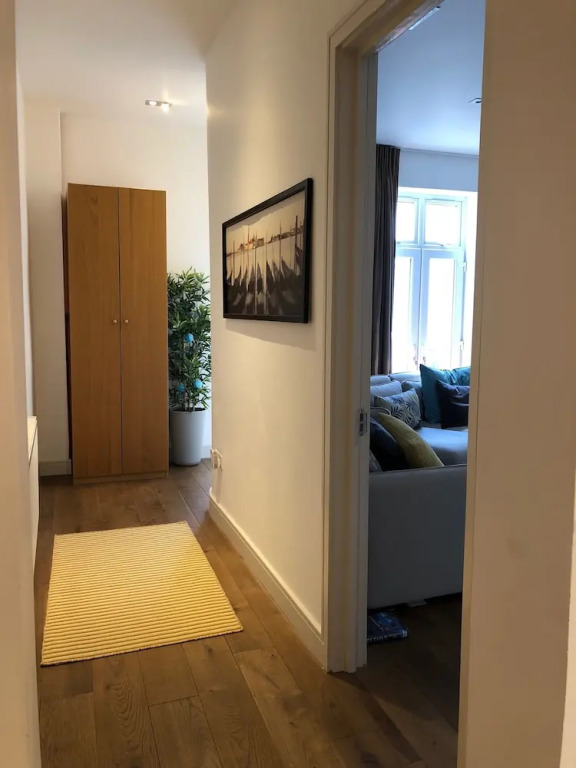 The Spacious Fitzjohn’s Road Apartment - RKC