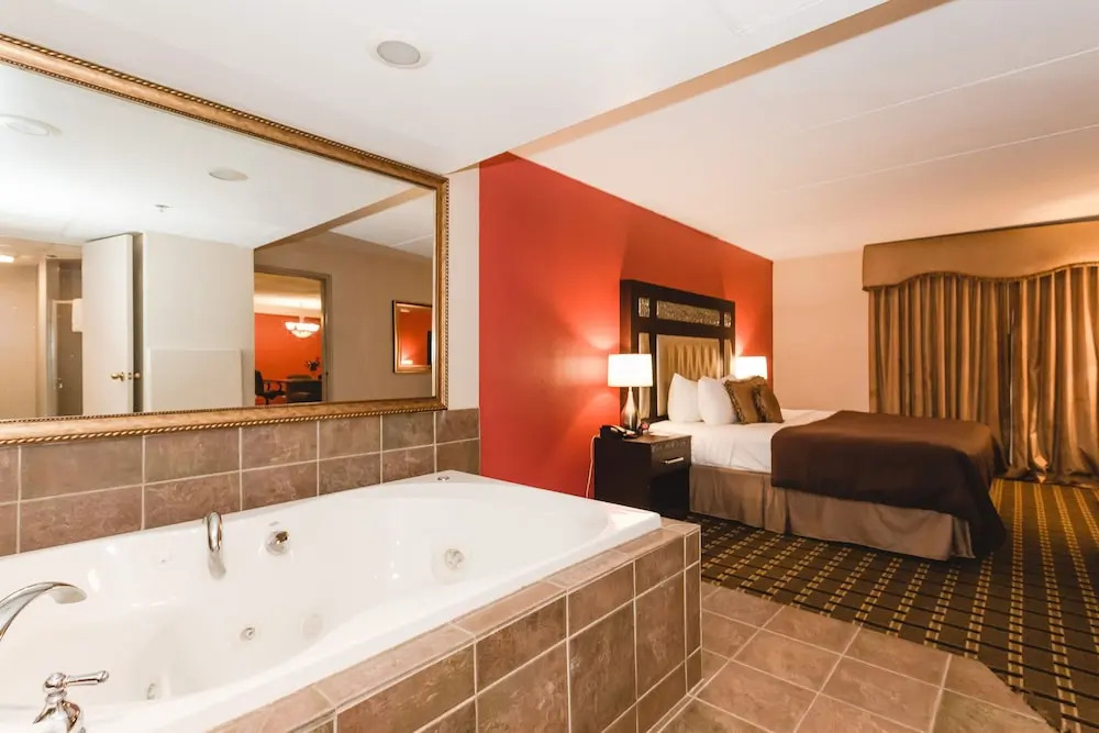 Ramada Plymouth Hotel And Conference Center