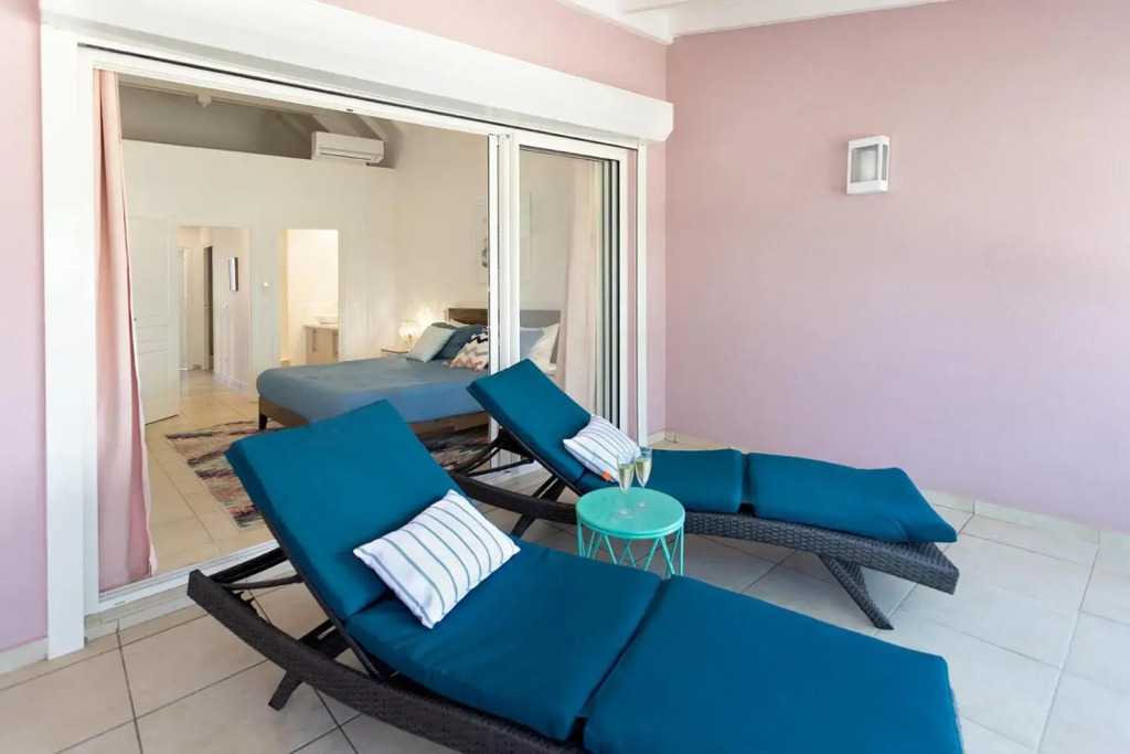 VILLA FLAMINGO, Beautiful 2 bedroom house - 1 min from the beach
