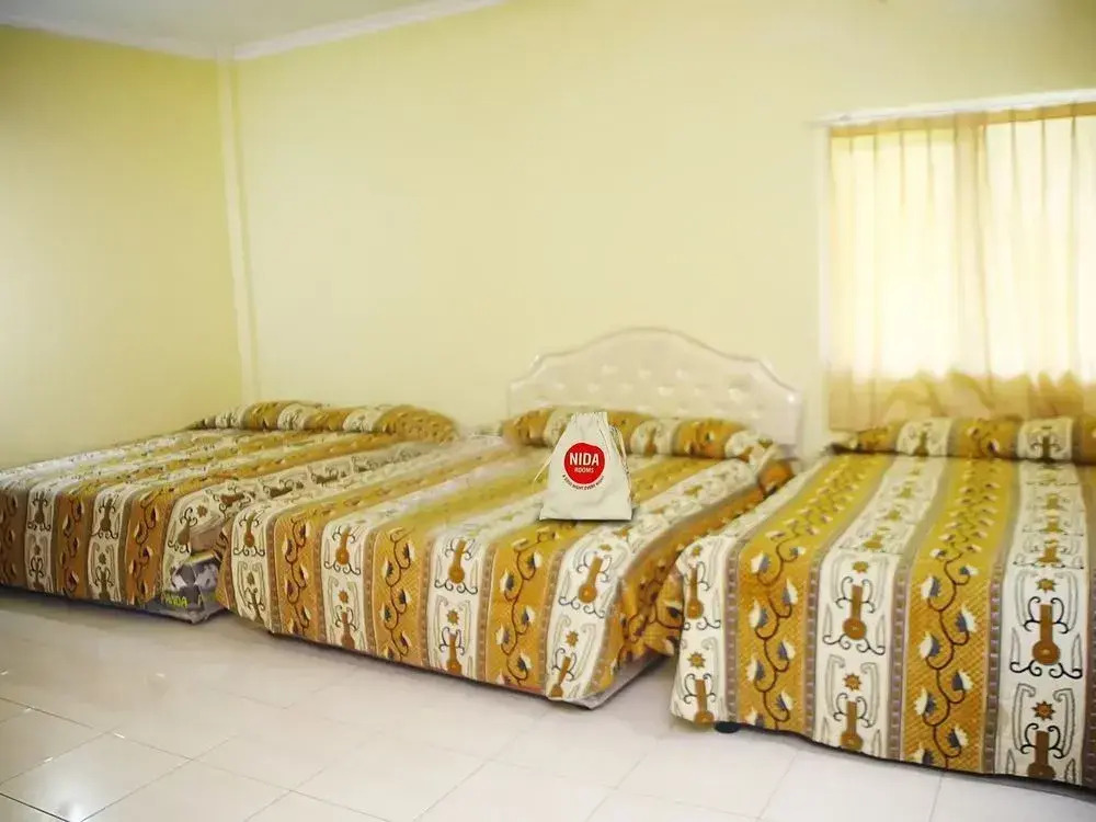 Nida Rooms 9 Kraton Tugu Railway Station at Hotel Queen Star