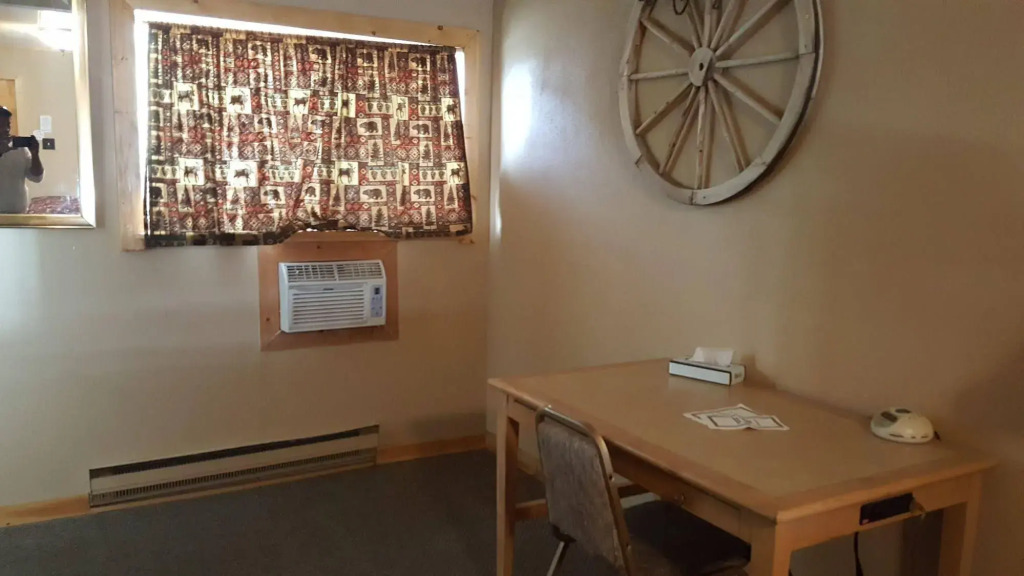 Trails End Motel