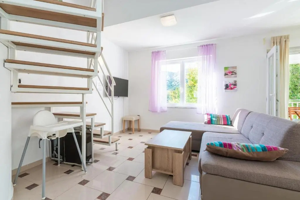 Apartment Lovorka 5