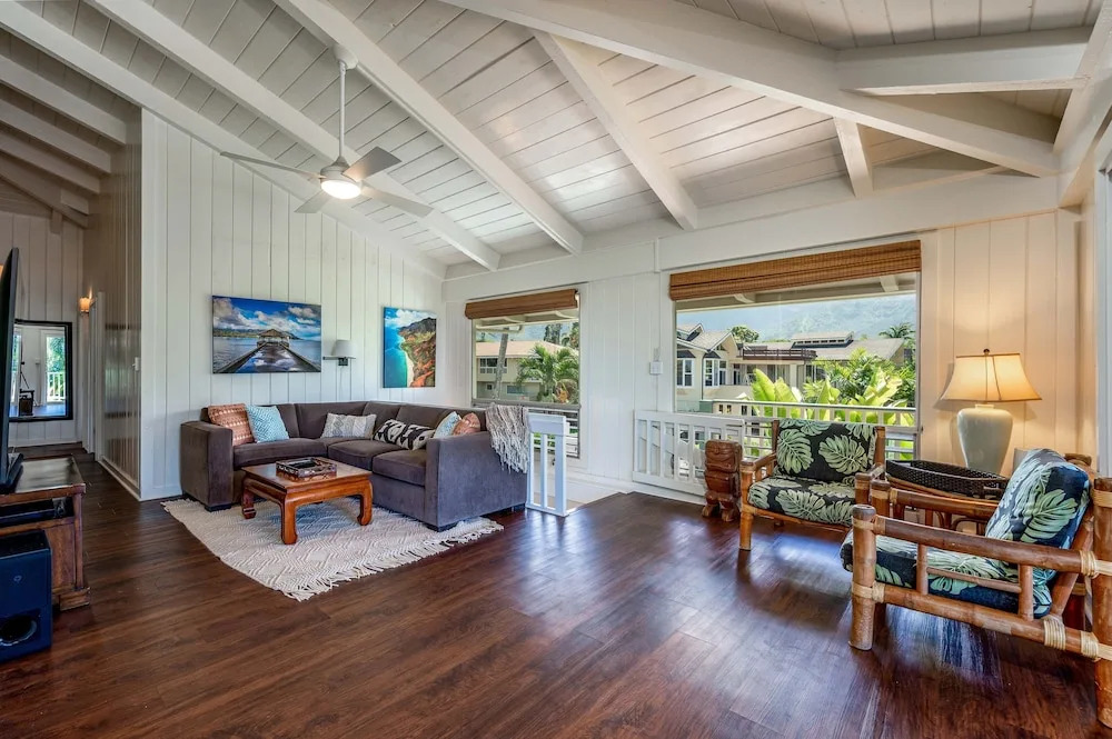 Hale Naninoa 5 Bedroom Home by RedAwning
