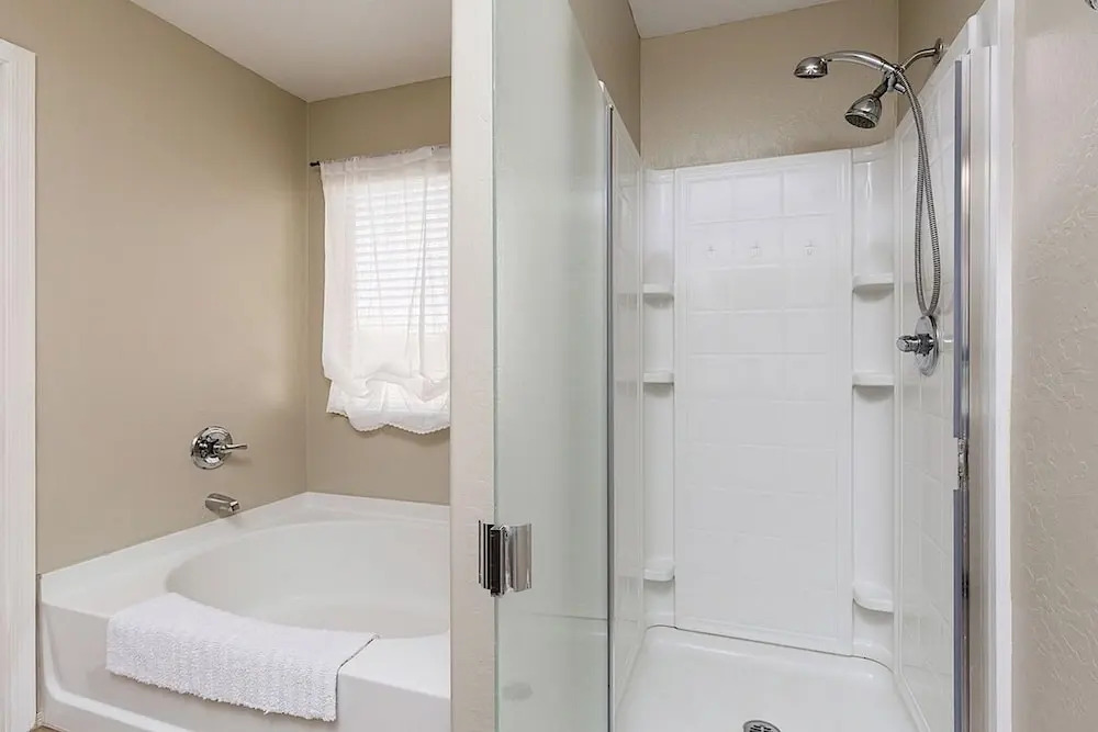 Farmhouse Surprise - 3 Bedroom by Casago