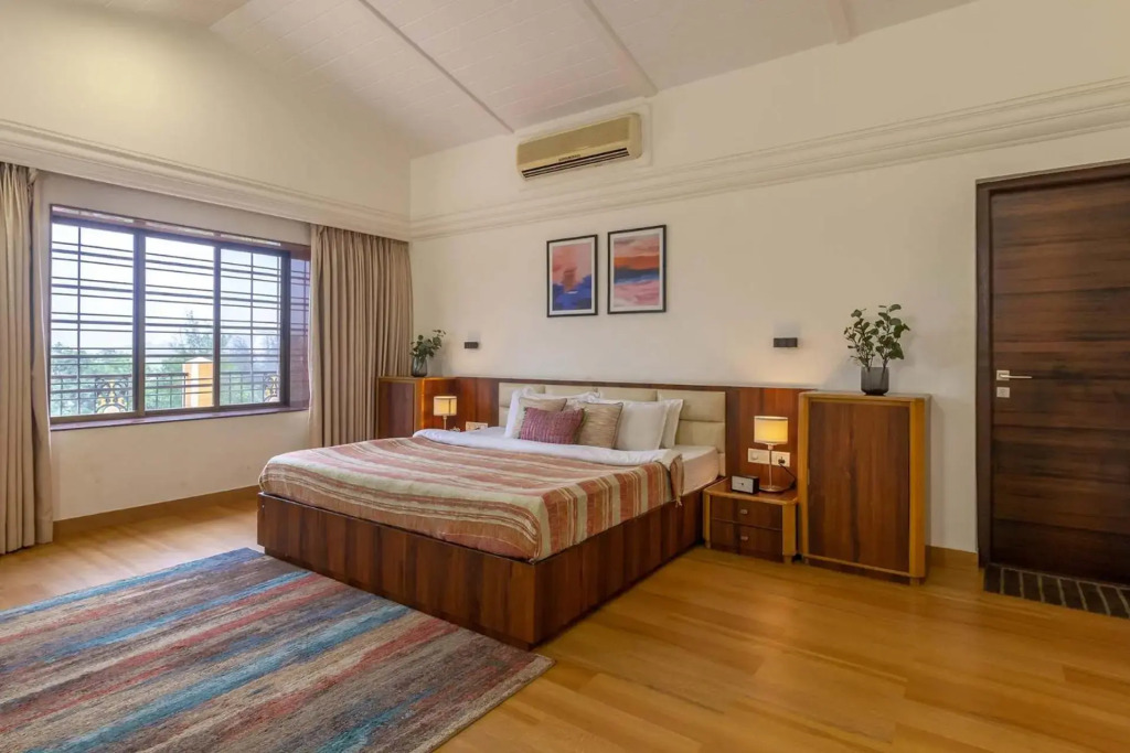 StayVistas V Square - Enjoy a pool and indoor games for a leisurely stay