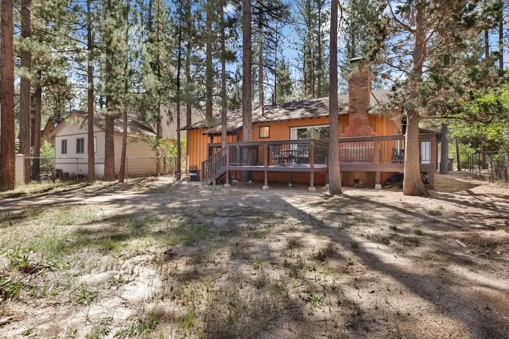 2075 - Cuddle Bear's Cabin 3 Bedroom Home by Redawning