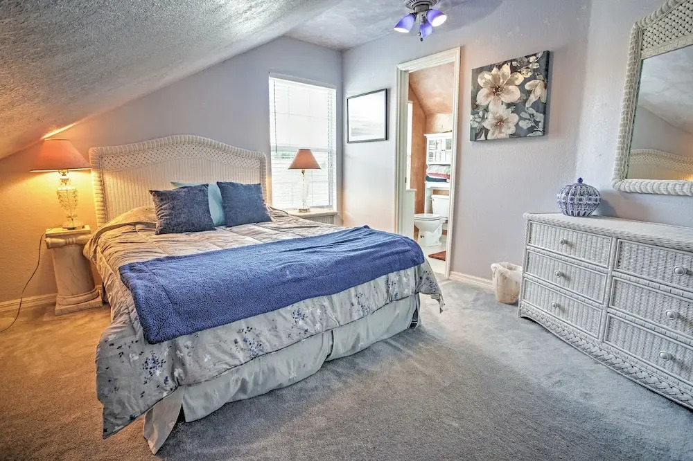 Naples Home w/ Pool, Extended Stays Welcome!