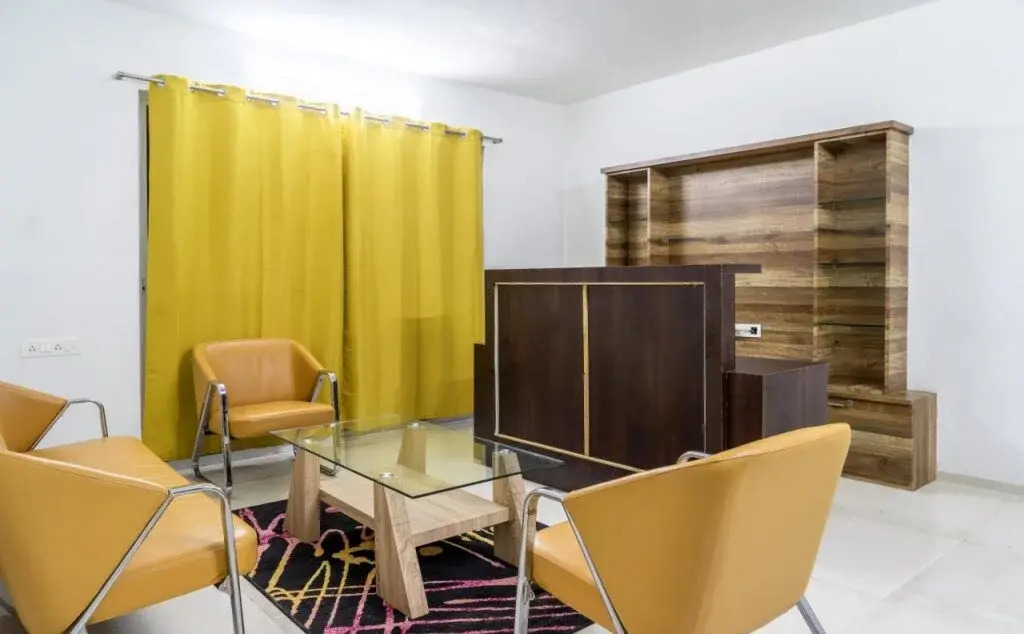 House Khas Suites by OYO Rooms