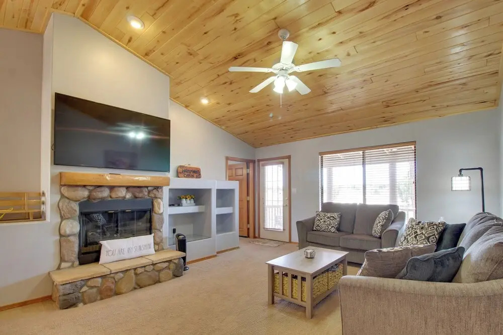 16 Mi to Sitgreaves: Overgaard Cabin w/ Porch