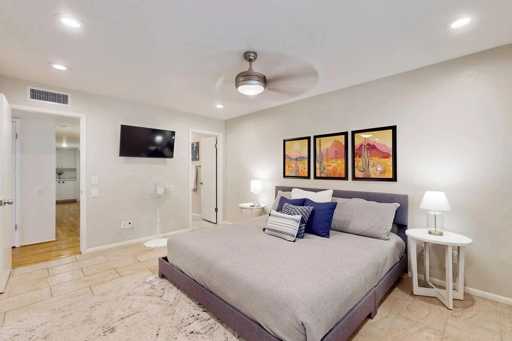 3BR House w/ Private Pool & Gas Grill