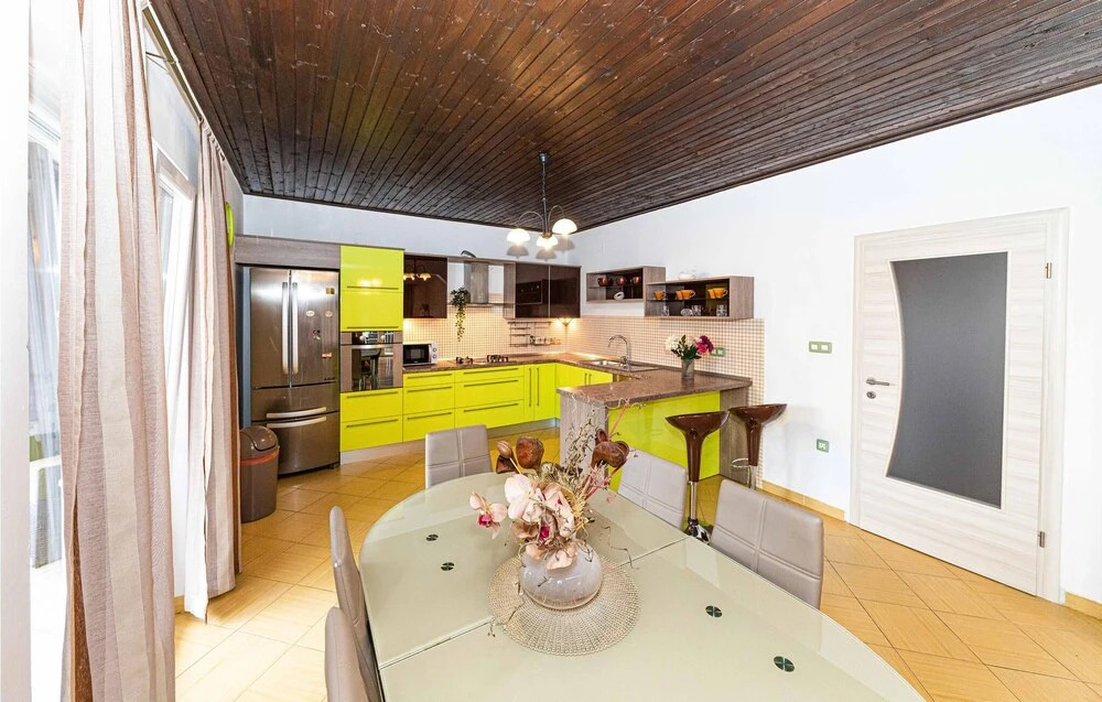 Nice Home in Okrug Gornji With 5 Bedrooms, Wifi and Outdoor Swimming Pool
