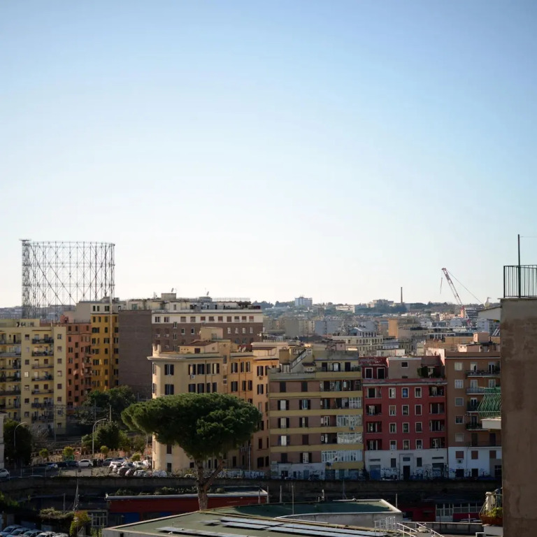 Homethic Piramide in Rome