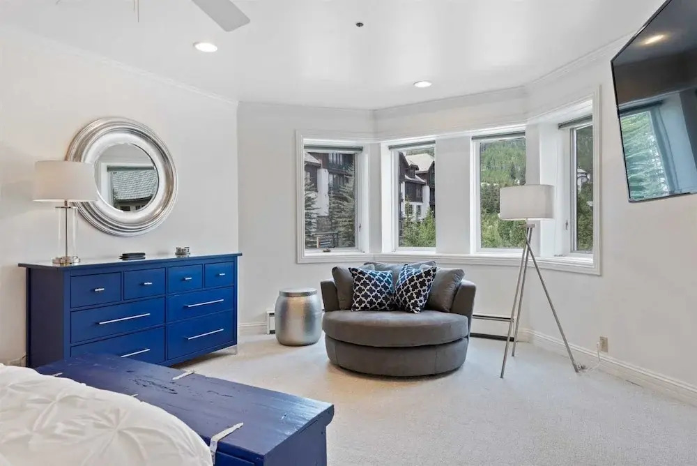 Luxury 3 Bedroom Condo In The Heart Of Bc Village