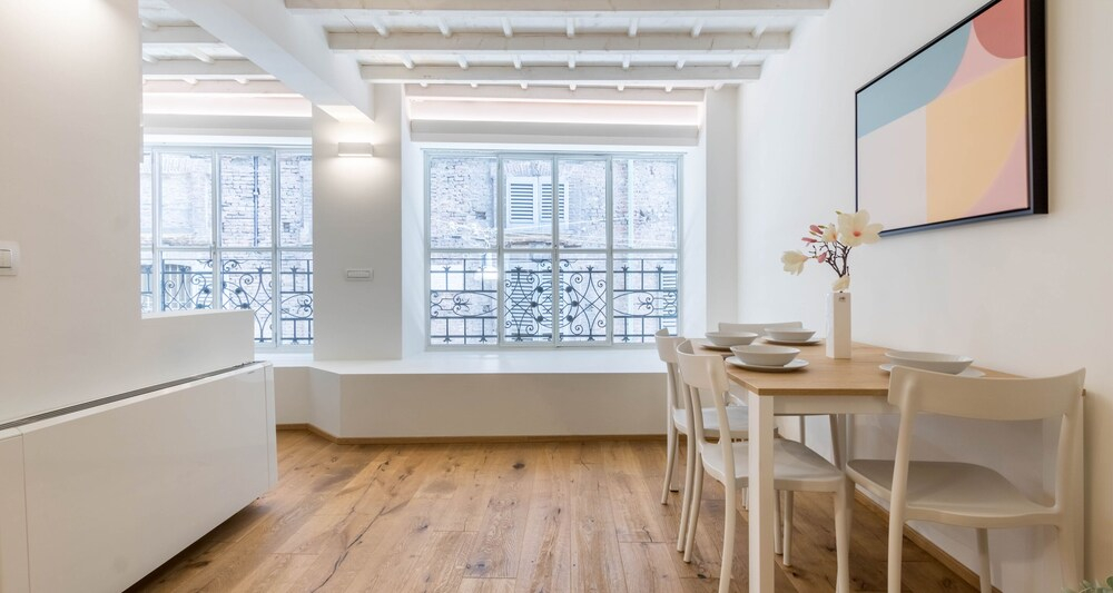 JOIVY Fulcorina Brera Chic apt near the Royal Palace