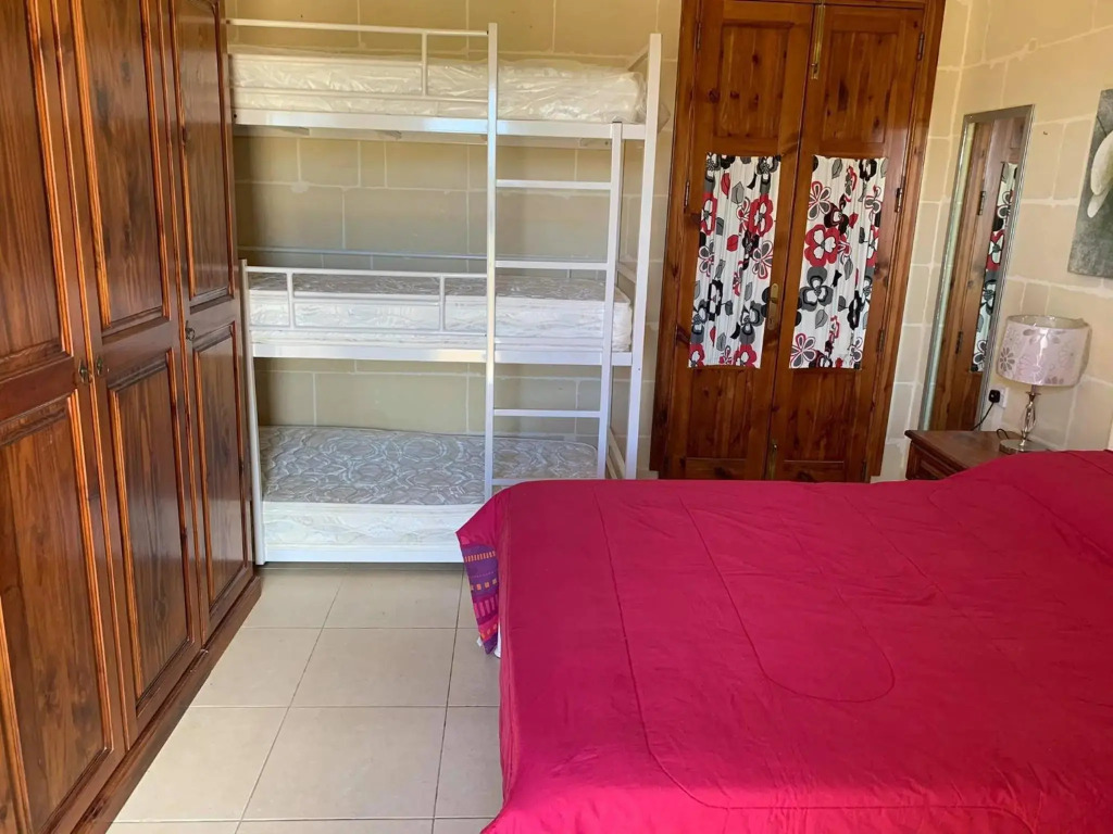 Qronfli Holiday Apartments With Swimming Pool