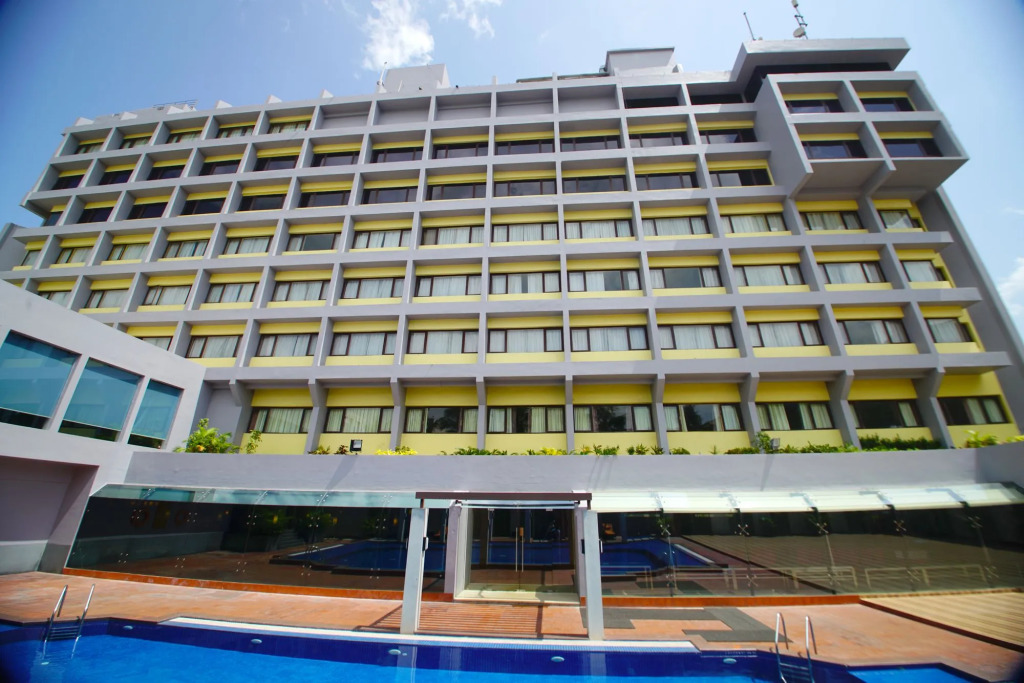 Dolphin Hotel