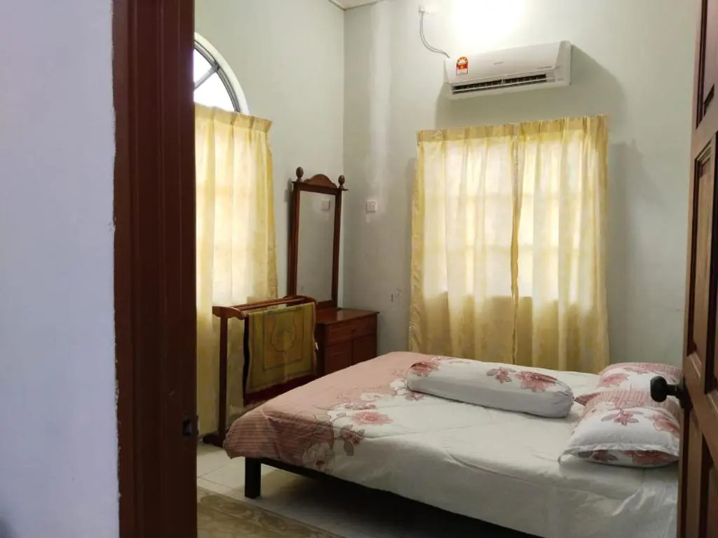 Homestay YatiMizi (Bungalow Station 18, Ipoh)