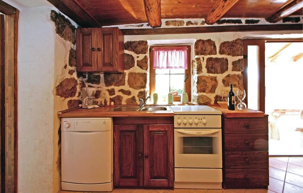 Amazing Home In Supetarska Draga