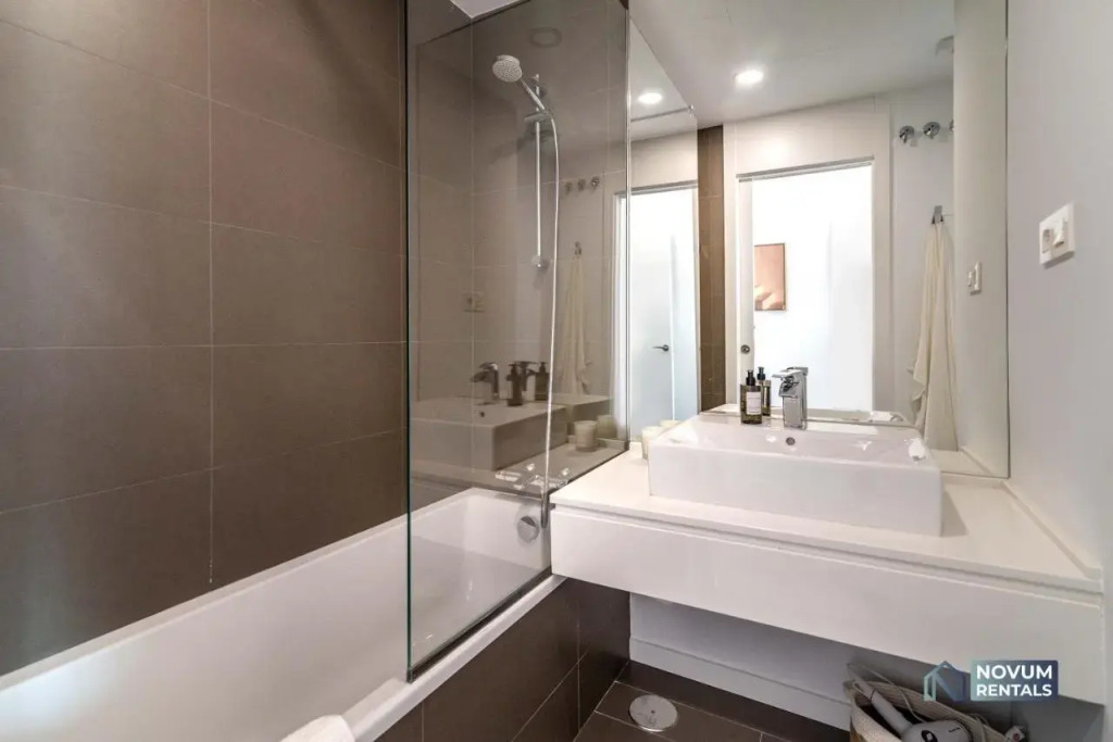 Newly Built 3-BDRM Luxury Apt w/ Stunning Sea Views