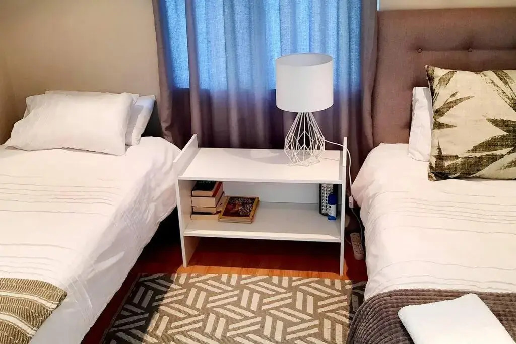 30 On Uitvlugt - Peaceful leafy garden flat with sunny lounge