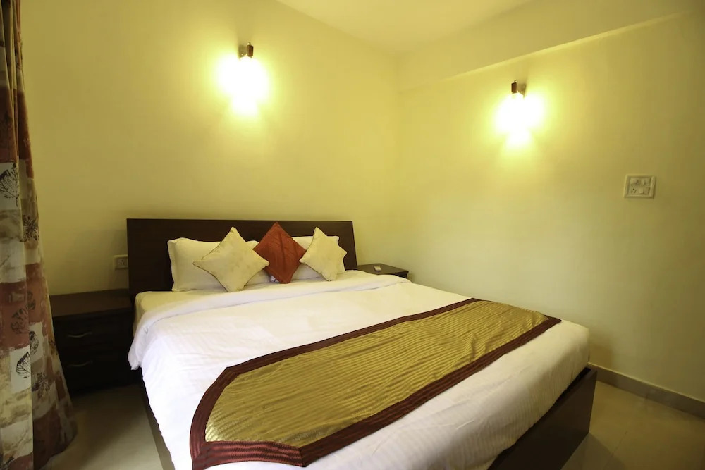 OYO 9868 Home Poolside 1 BHK Candolim