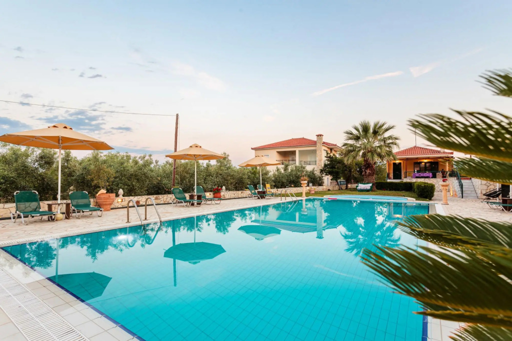Astros Poolside Home - Moments Of Magic