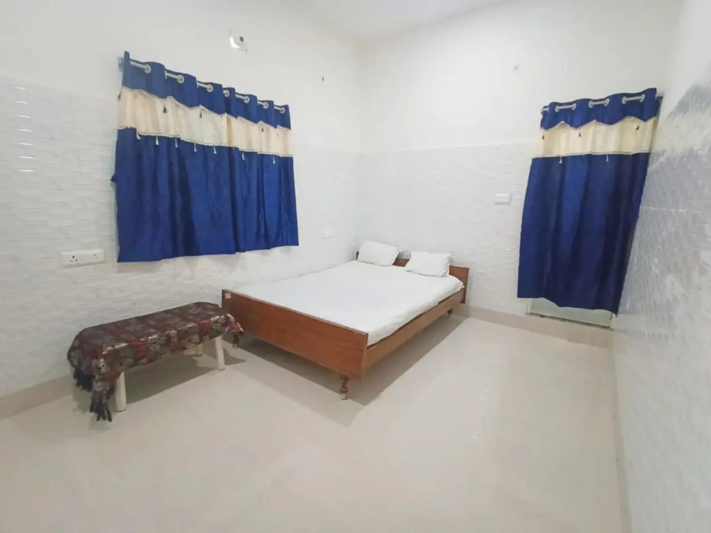 HOTEL SWASTIK "free pick up from station & airport"