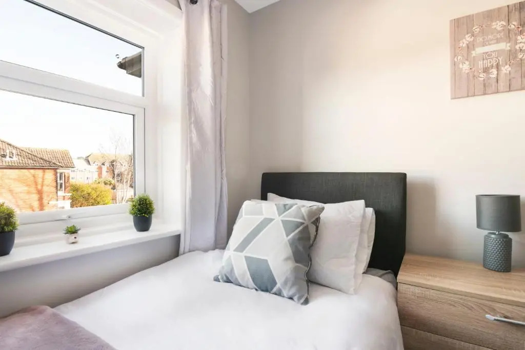 Spacious 3 Bed House, Netflix, Garden, Parking