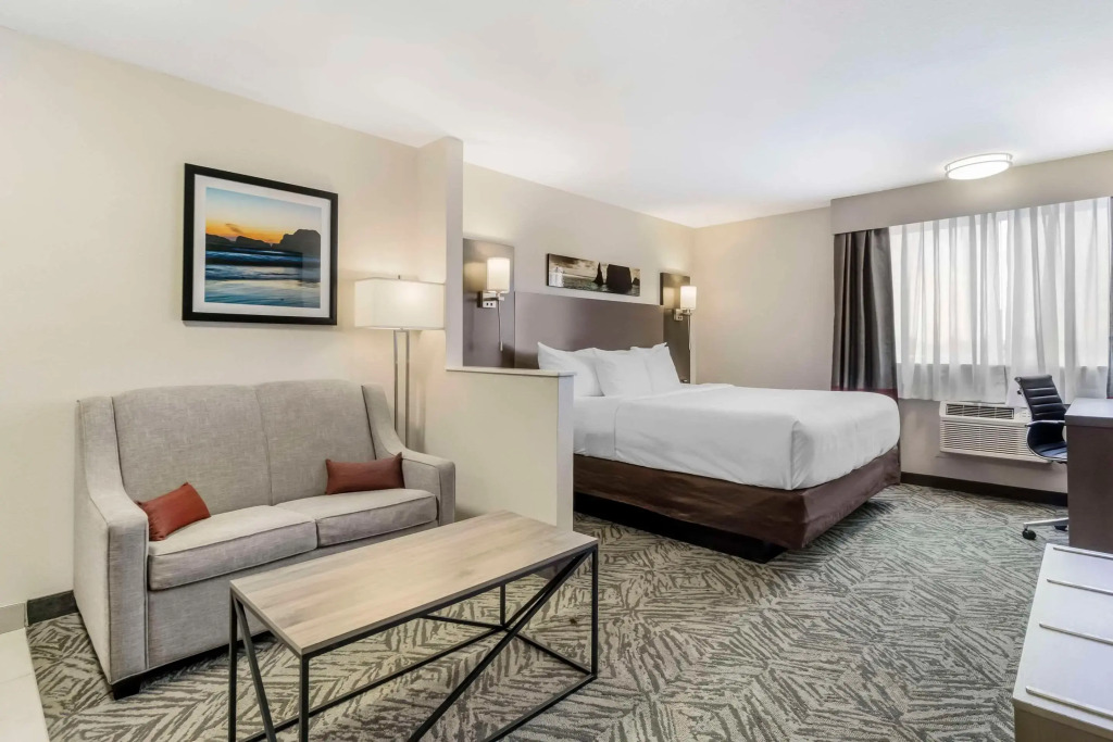 Comfort Inn & Suites Pacific - Auburn