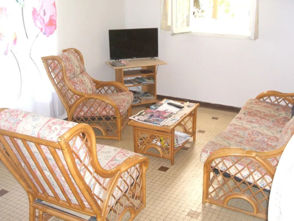 House With 2 Bedrooms in Bouillante, With Wonderful Mountain View and Furnished Terrace - 2 km From the Beach