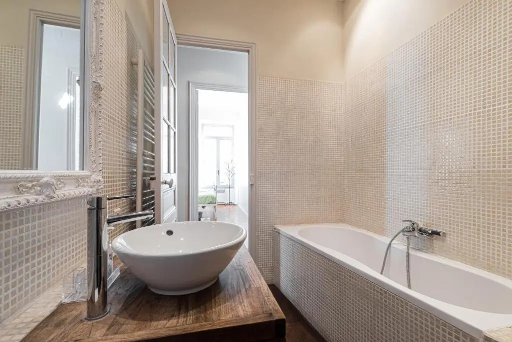 Bourgeois 3 bdrs & Large Terrace - 5mn from le Palaisdowtown