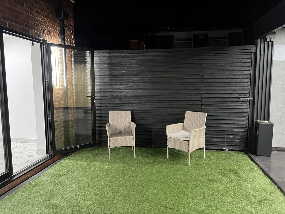 Penthouse Style Luxury 2 Bedroom House has Hot-Tub, extra fees apply