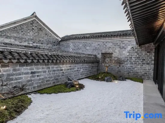 JUN Boutique,Dongqian Lake