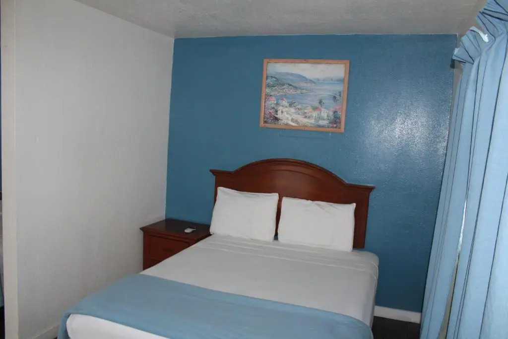 Pet-friendly Oceanside Gem w/ Patio, Walk to Beach