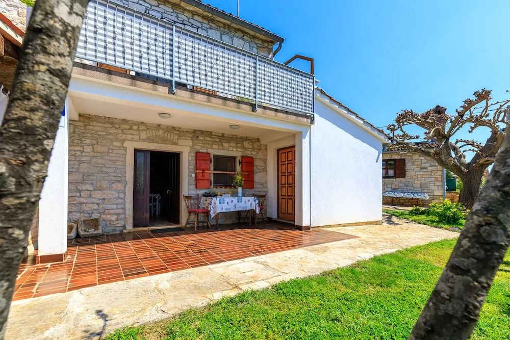 Honeymoon House Eufemia