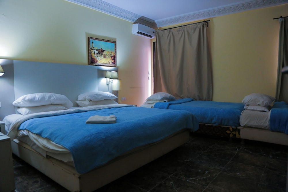 Hotel Tazi-Traditional Riad